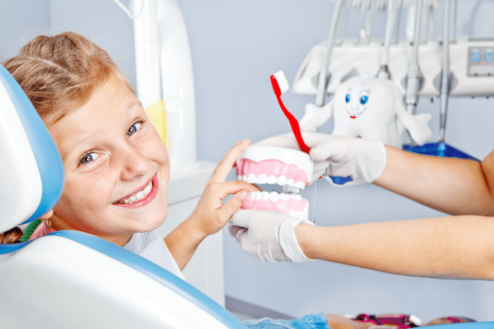 Детский зубной врач-ортодонт