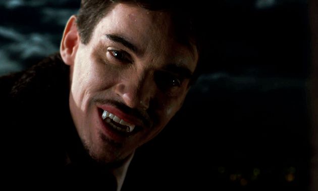 Джонатан Риз Майерс - зубы вампира мешали дикции