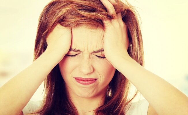 Довершить неприятную картину образования морщин могут частые головные боли, которые только их усиливают