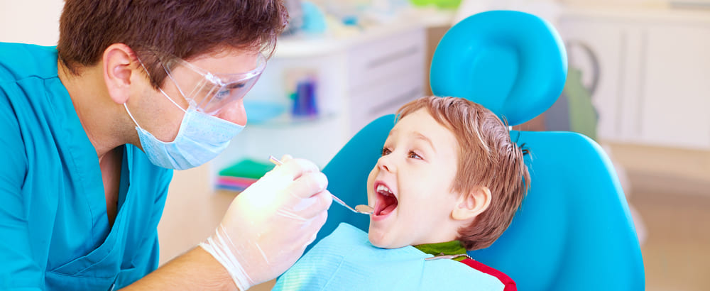 Проверка прикуса у ребенка стоматологом